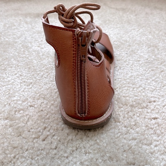 Old Navy Girls Tan Faux-Leather Lace-Up Gladiator Sandals Size 3 - Picture 3 of 4